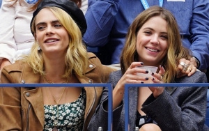Cara Delevingne Bagikan Sederet Foto Romantis dan Intim di Ulang Tahun Ashley Benson