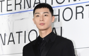 Park Seo Joon Senyum Ganteng Pakai Koyo di Poster 'Itaewon Class'