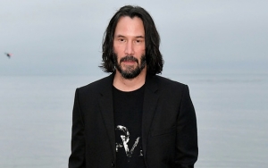 Keanu Reeves Tampil 'Imut' Tanpa Brewok di 'Bill and Ted 3', Intip Fotonya Berikut!
