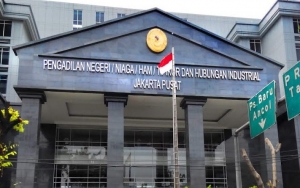 Situs PN Jakpus Diretas, Muncul Gambar Pembawa Bendera Saat Demo Yang Sempat Viral