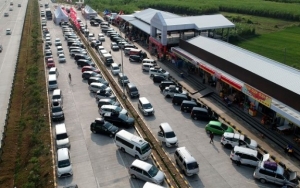 Polisi Terjunkan Polki dan Polwan untuk Pijat Pengendara di Rest Area