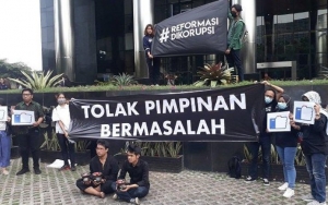 Tolak Pimpinan Baru KPK, ICW Datangkan 'Dukun' Jelang Pelantikan