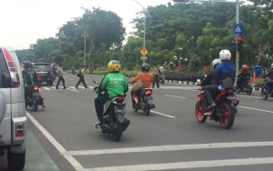 Ajari Pemotor Taat Lalu Lintas, Cara Influencer Ini Sukses Bikin Ngakak