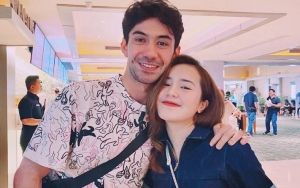 Foto Bareng Reza Rahadian, Beby Tsabina Ternyata Ditemani 'Pacar'