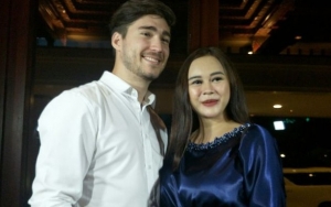 Suami Bule Aura Kasih Pamer Bukti Cinta Usai Dihujat Nikah Cuma Demi Kehamilan