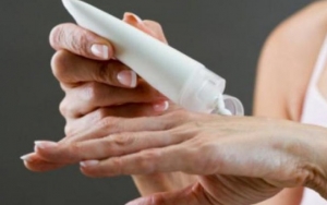 Sering Pakai Skincare KW Sebabkan Kanker Kulit, Begini Penjelasan Dokter