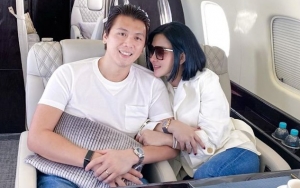 Liburan Mewah di London, Syahrini Joget Manja Diiringi Suara Datar Reino Nyanyi Lagu Cherry Belle
