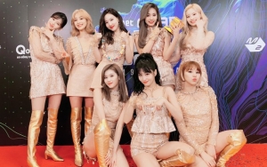 SBS Gayo Daejun 2019: Twice Seksi Bergaya Santa Clause di Red Carpet, Sana dan Jihyo Jadi Rusa