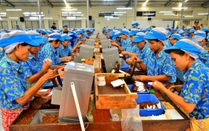 Omnibus Law Bakal Ubah Gaji Bulanan Jadi Upah Per Jam, Setuju?