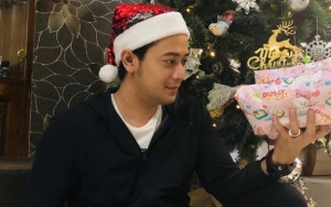 Kriss Hatta Diserbu Pertanyaan Soal Keyakinan Usai Unggah Foto Natal Bareng Sang Adik