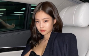 Jennie BLACKPINK Bagikan Foto-Foto Saat Rayakan Natal, Gaya Kece Bikin Kangen
