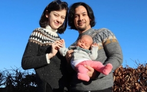  Kimberly Ryder dan Suami Ucapkan Selamat Natal, Ekspresi Baby Rayden Mangap Bikin Salfok