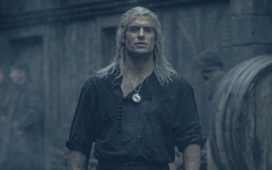 Henry Cavill Diet Air Hingga Dehidrasi Demi Adegan Mandi di 'The Witcher'