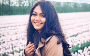 Rina Nose Pasang Pohon Natal di Rumah Tuai Komentar di Luar Dugaan