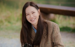 Rilis Foto Son Ye Jin Rumpi Bareng Ibu-Ibu Korea Utara, 'Crash Landing on You' Banjir Pujian