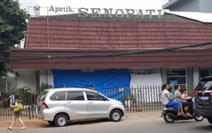 Apotek Senopati Jadi 'Bahan Gosip' Warganet Hingga Trending Usai Berulang Kali Ditabrak Mobil