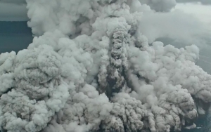 Anak Krakatau Keluarkan Letusan, Warga Diminta Waspada