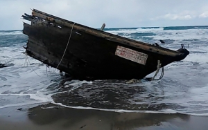Berisi 5 Jasad dan 2 Kepala Manusia, 'Kapal Hantu' Terdampar di Pantai Jepang