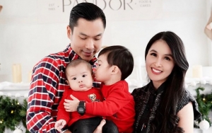 Sandra Dewi Pamer Momen Disambut Disneyland Hongkong Untuk Perayaan Ultah Raphael Moeis