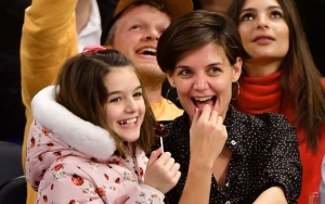 Wajah Super Cantik Suri Cruise Malah Picu Perdebatan, Kenapa?