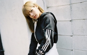 Lisa BLACKPINK Santuy Pose Bareng Tumpukan Sampah, Wajah Sedih Jadi Sorotan