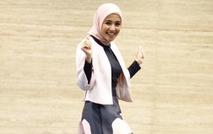 Tak Mesra dengan Suami, Laudya Cynthia Bella Bermukena Cantik Bareng Puteri Tiri Banjir Dukungan