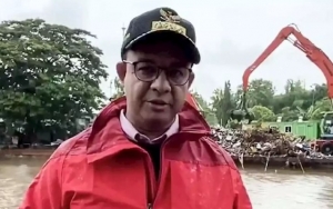 Viral Potret Anies Baswedan Tangani Banjir Tanpa Liputan Media, Begini Faktanya
