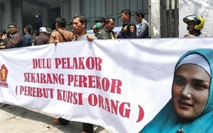 Sudah Lama Dilantik Jadi DPR, Spanduk Penolakan Mulan Jameela Masih Berhamburan di Garut