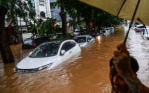 Mobil Rusak Akibat Bencana Banjir, Simak Cara Pengajuan Klaim Asuransi