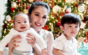 Putra Bungsu Sandra Dewi Pakai Baju Branded Sambil Tertawa 'Renyah' Bikin Gemas