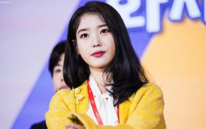 Perhatian Banget, Manisnya IU Bawa Oleh-Oleh Camilan Indonesia untuk Fans Korea