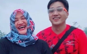 Dikira Brondong Tampan, Wajah Suami Lina Eks Sule Beda Drastis Hingga Usap Hidung Dicibir Bohong