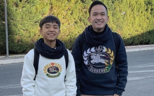Demi Betrand Peto, Ruben Onsu Bawa Penanak Nasi saat Liburan di Italia