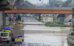 Kemenhub Sebut Kereta Cepat Jadi Biang Kerok Banjir Tol Japek, Begini Respons KCIC