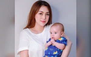  Indahnya Warna Mata Putra Celine Evangelista Disebut Bak Pakai Softlens 