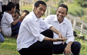 Jokowi Ingatkan Anies: Sungai di Jakarta Bukan Ciliwung Saja