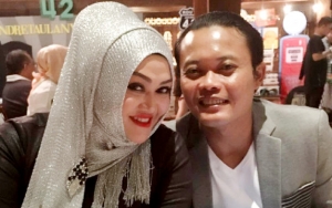 Teddy ke Lokasi Otopsi Jenazah Lina Pagi Ini, Muka Tegang Pakai 'Peci Misterius' Disorot