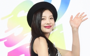 Joy Red Velvet Umbar Pinggang Seksi di Jumpa Pers 'Handsome Tigers'