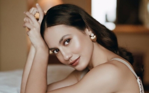 Penampilan Acak-acakan Pevita Pearce di Pesawat Jadi Perbincangan, Tetap Cantik?