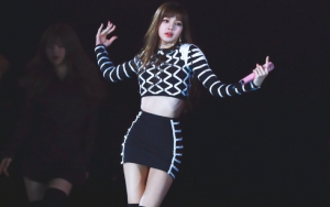 Cantik Banget, Gaya Keren Lisa BLACKPINK di Pemotretan Baru Tuai Pujian Selangit