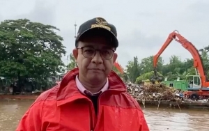 Anies Baswedan Kerja Bakti Bareng Warga, DPRD DKI Minta Setop Pencitraan