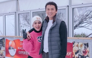  Syahrini Manyun Kode Minta Disun Suami Bak Baru Puber, Reino Barack Malah Fokus Lakukan Ini