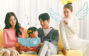 Cuek Berstatus Sebagai Hantu, Kim Tae Hee Asyik Numpang Foto Bareng Keluarganya di 'Hi Bye, Mama!'