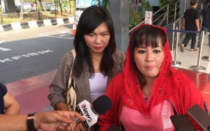 Gerindra Sebut Massa Kontra Anies 'Bayaran', Dewi Tanjung Membantah