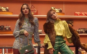 Tampil 'Cetar', Nia Ramadhani Malah Kepanasan Saat Naik KRL Bareng Jessica Iskandar