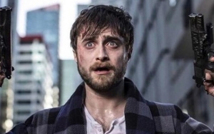 Daniel Radcliffe 'Harry Potter' Cuma Pakai Kolor dan Jadi Orang Gila di Trailer 'Guns Akimbo'