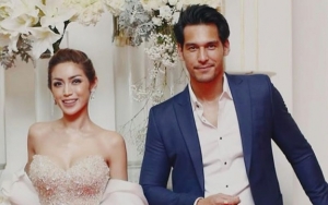 Ziarah ke Makam Olga Syahputra, Jessica Iskandar Mewek Kenalkan Richard Kyle