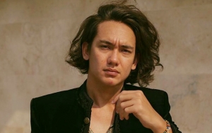 Adipati Dolken Perdana Pamer Rambut Warna Pink, Komentar Acha Septriasa Paling Disorot