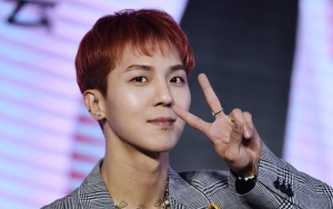 Mino WINNER Hempaskan Imej Idol dengan Gaya Nyentrik Ala Nenek-Nenek Ini