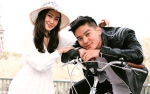 Boy William Pamer Momen Rebahan Bareng Tunangan Cantik, Bikin Sayembara Artikan Caption Rumit Ini